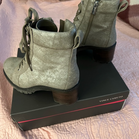 Super stylish, trendy, hiker boot. - Picture 3 of 5